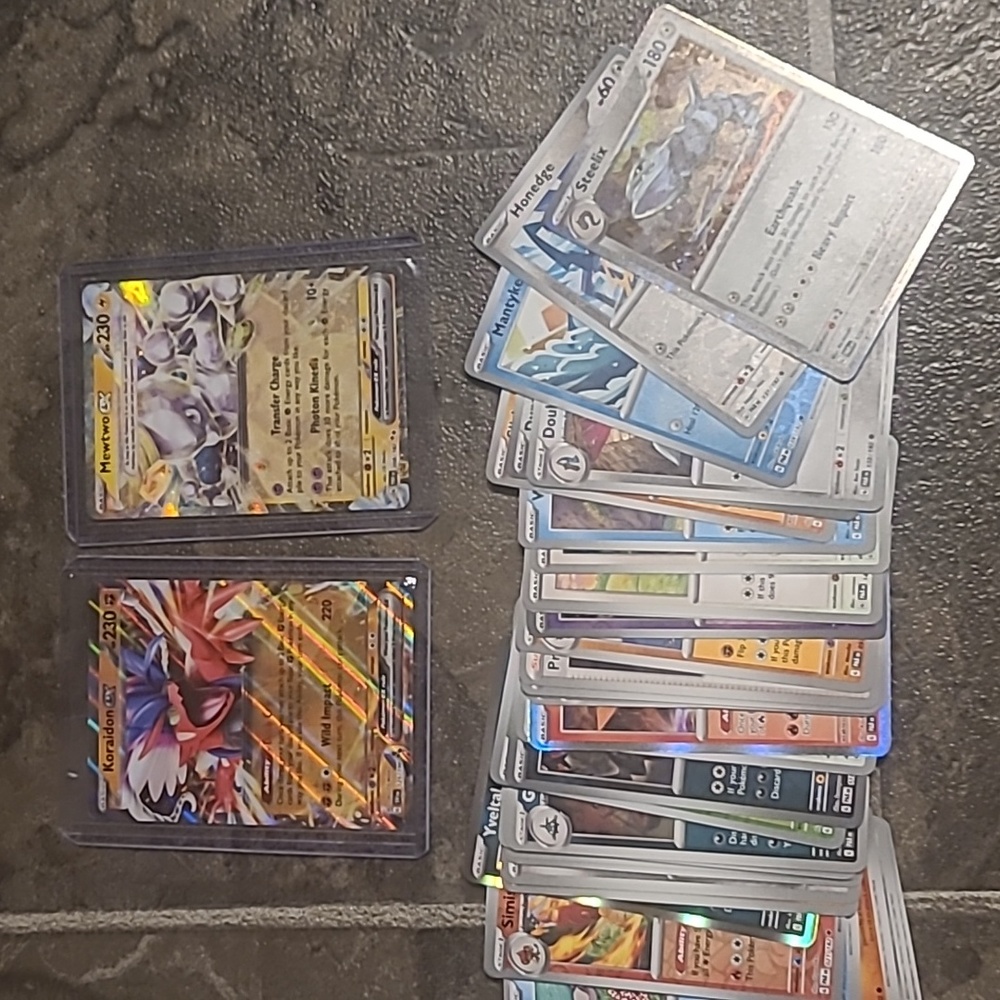 3/15❤️Pokémon EX (2) and 100 cards